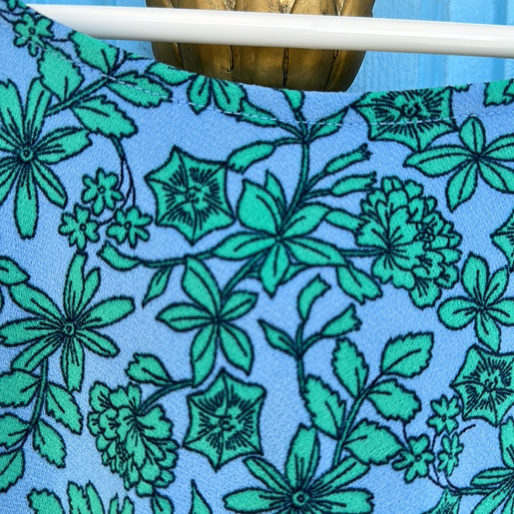 Banana Republic Blue Floral Top size small - Picture 10 of 11
